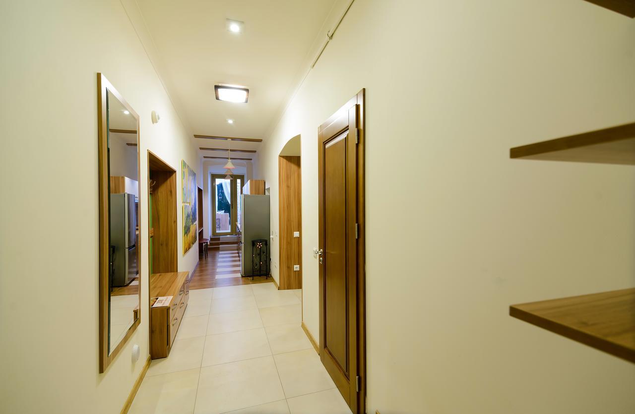 Vip Апартаменти Ван Гог На Площі Ринок Lviv Exterior photo